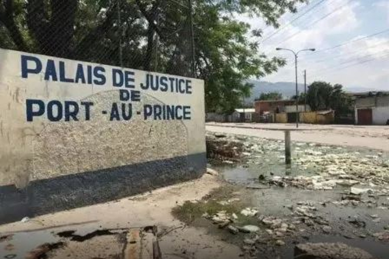 Le Palais de justice contrôlé par des gangs: Ariel en rit!