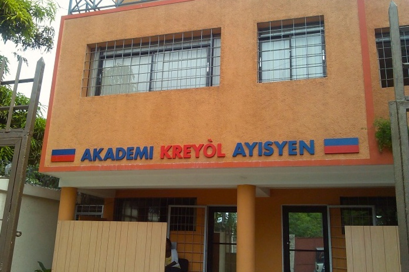 San pèdi tan, AKA ap pike devan